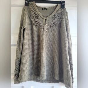 Green Miss Me Long Sleeved Top. Size XS,